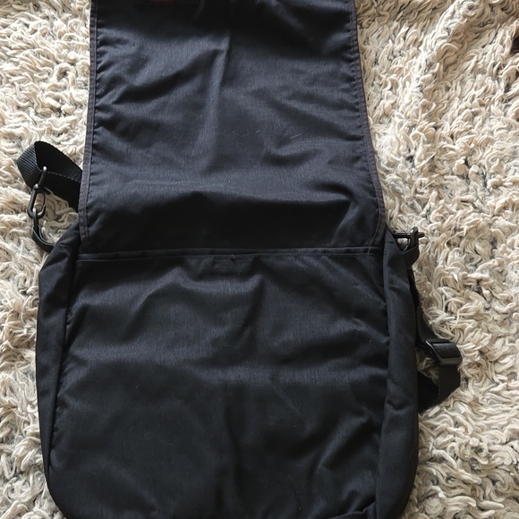 Eastpak Unisex Crossbody Satchel - Picture 6 of 8